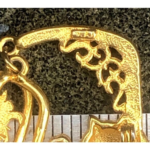 Vintage JJ Jonette Gold Tone 3D Cat & Bird Cage Dangle Brooch Signed - Picture 4 of 4